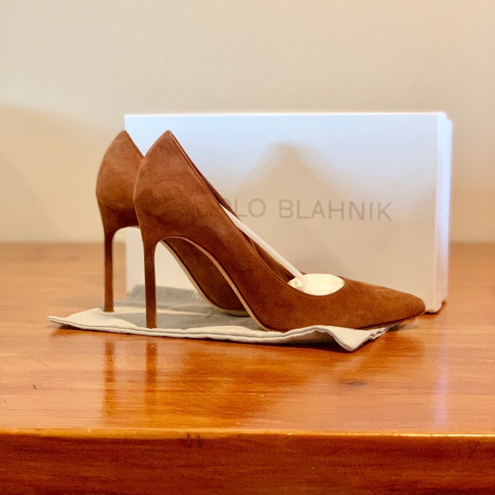 MANOLO BLAHNIK  BB SUEDE PUMP 37